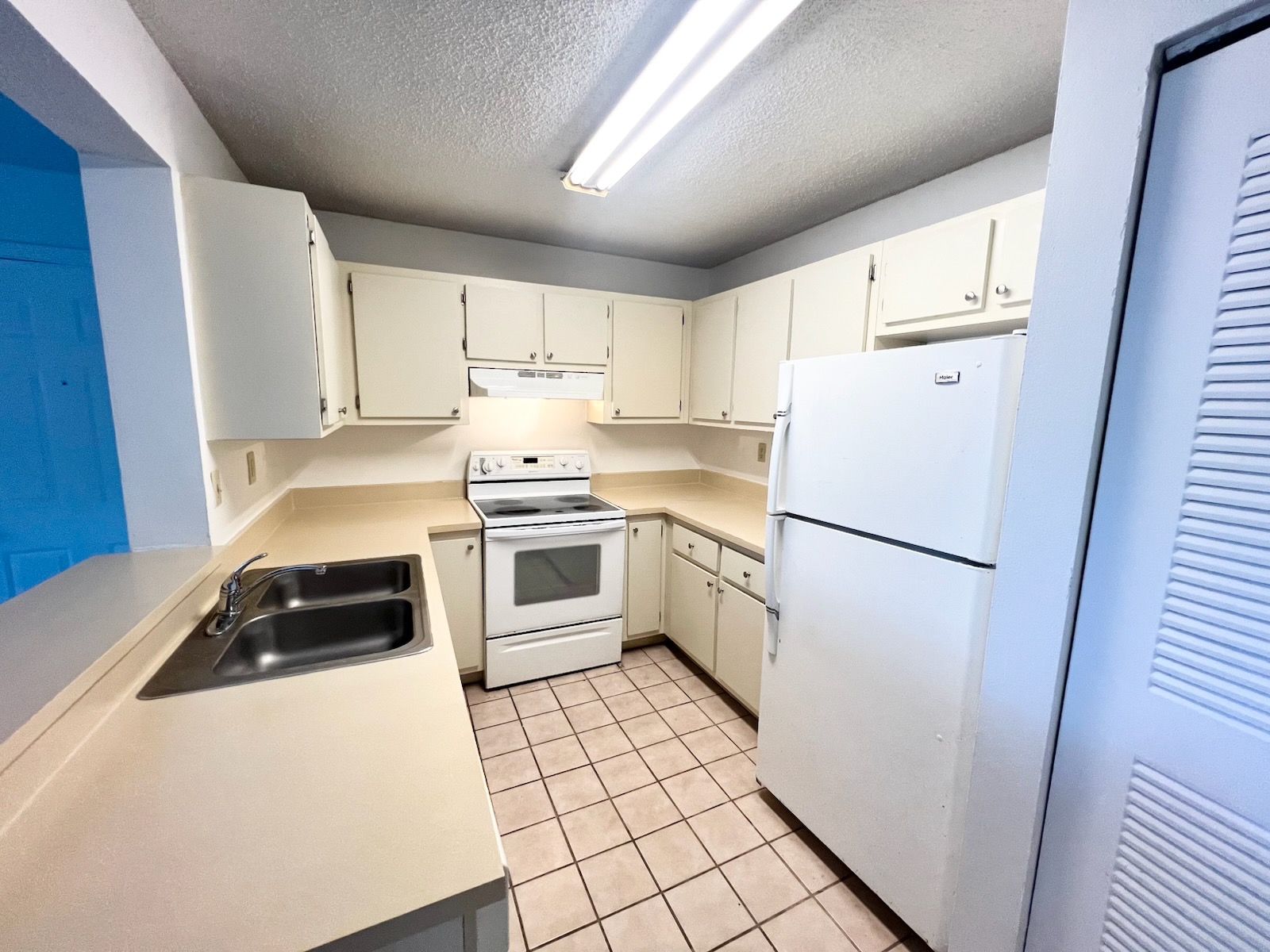 350 Palm Circle West #207