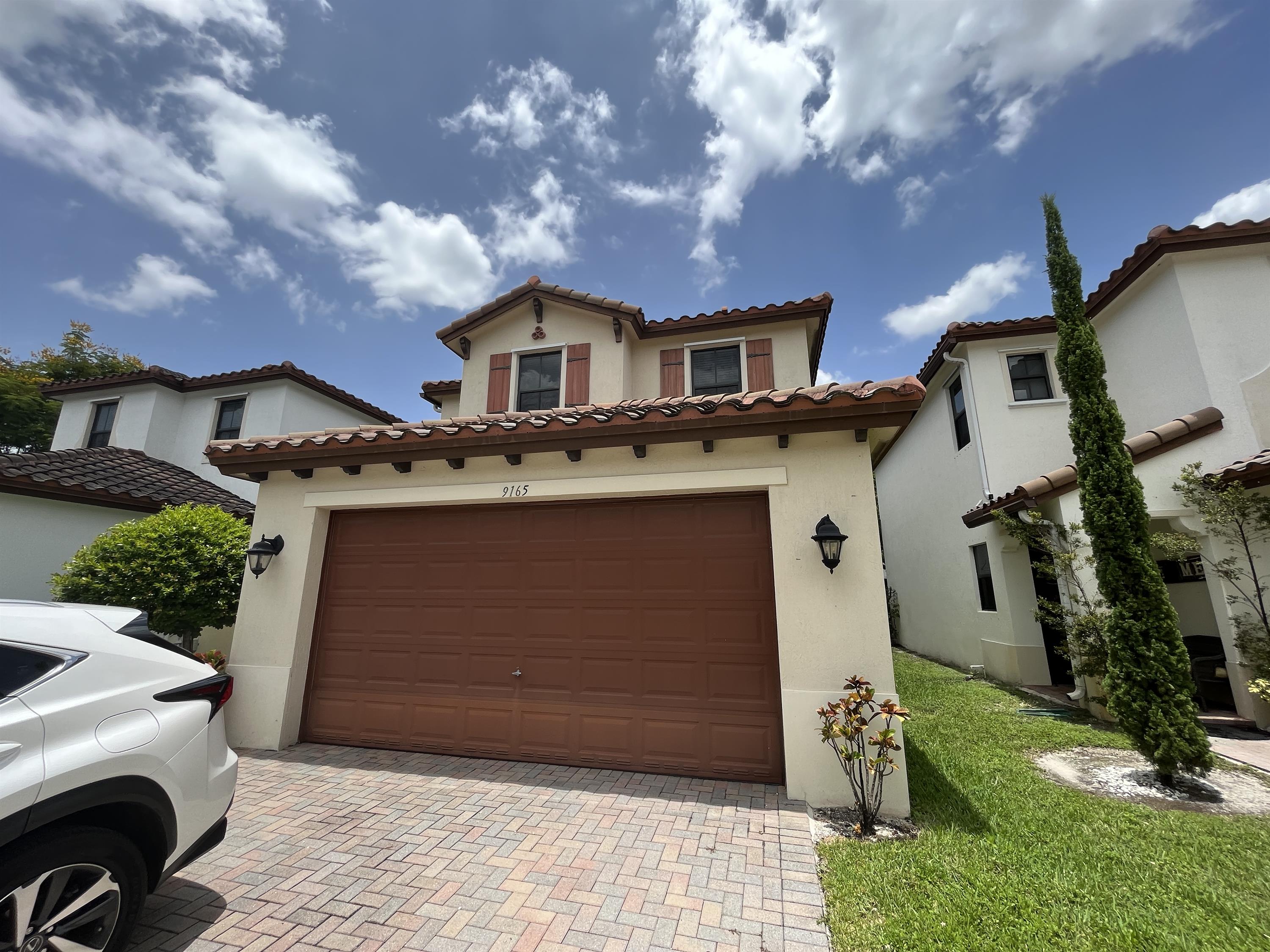 9165 SW 36 Manor