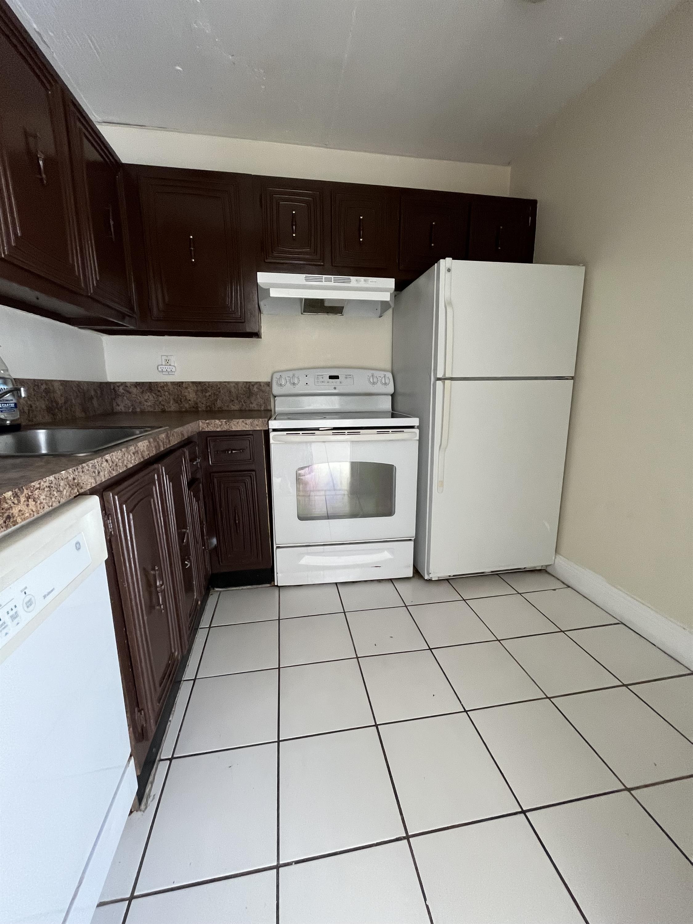488 Nw 165 street Rd. B 516